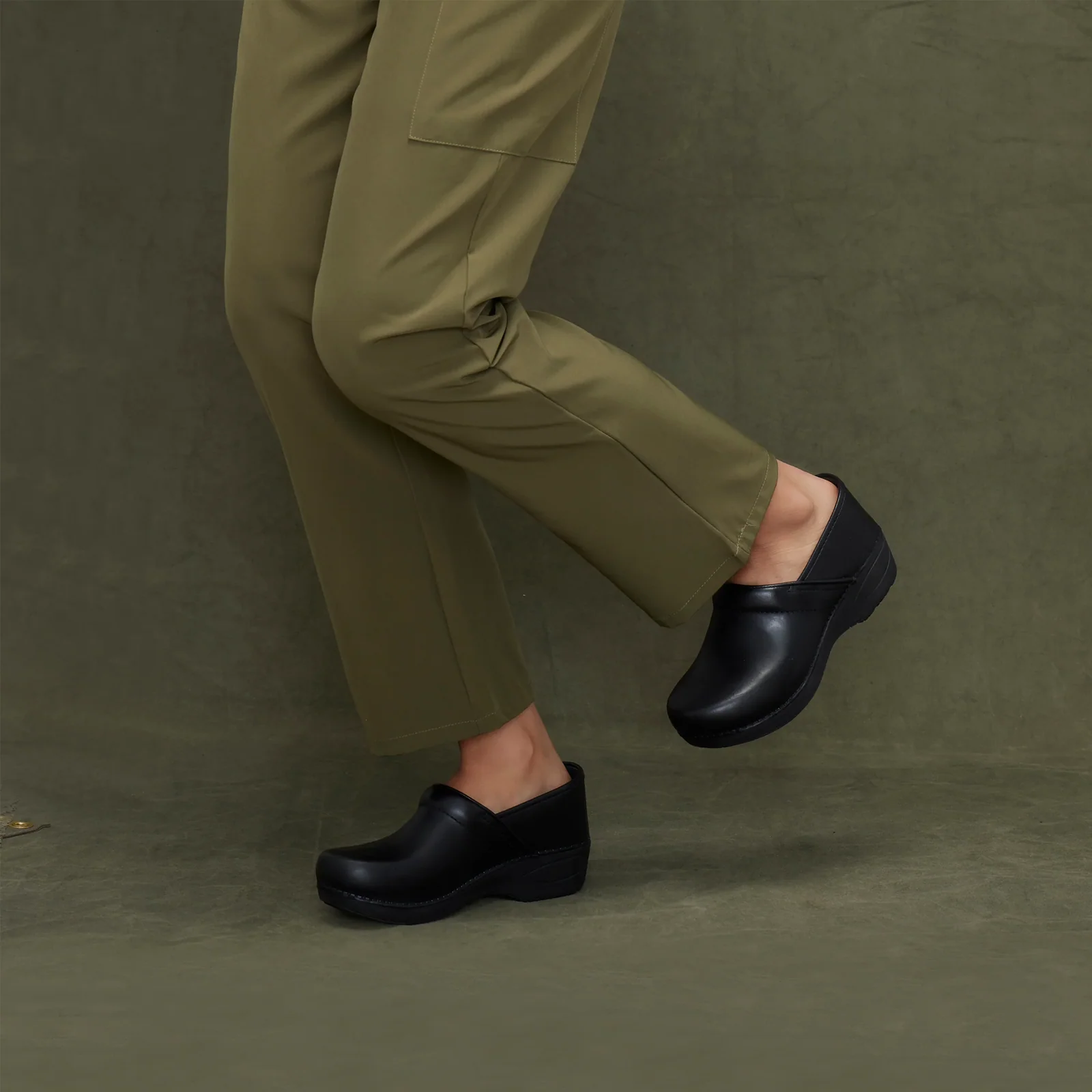 Dansko XP 2.0 Clog (Women) - Black Waterproof Pull Up - Image 7