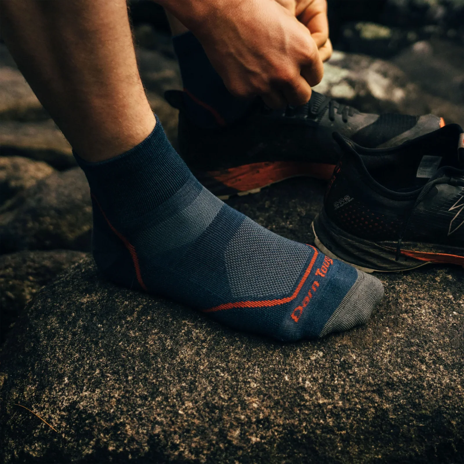 Darn Tough Light Hiker Lightweight Quarter Sock with Cushion (Men) - Denim - Image 4