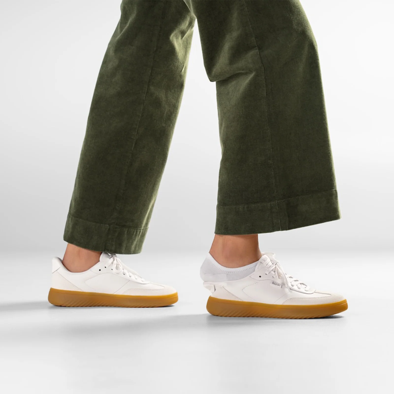 Kizik Camden Sneaker (Women) - White/Gum Rubber - Image 10