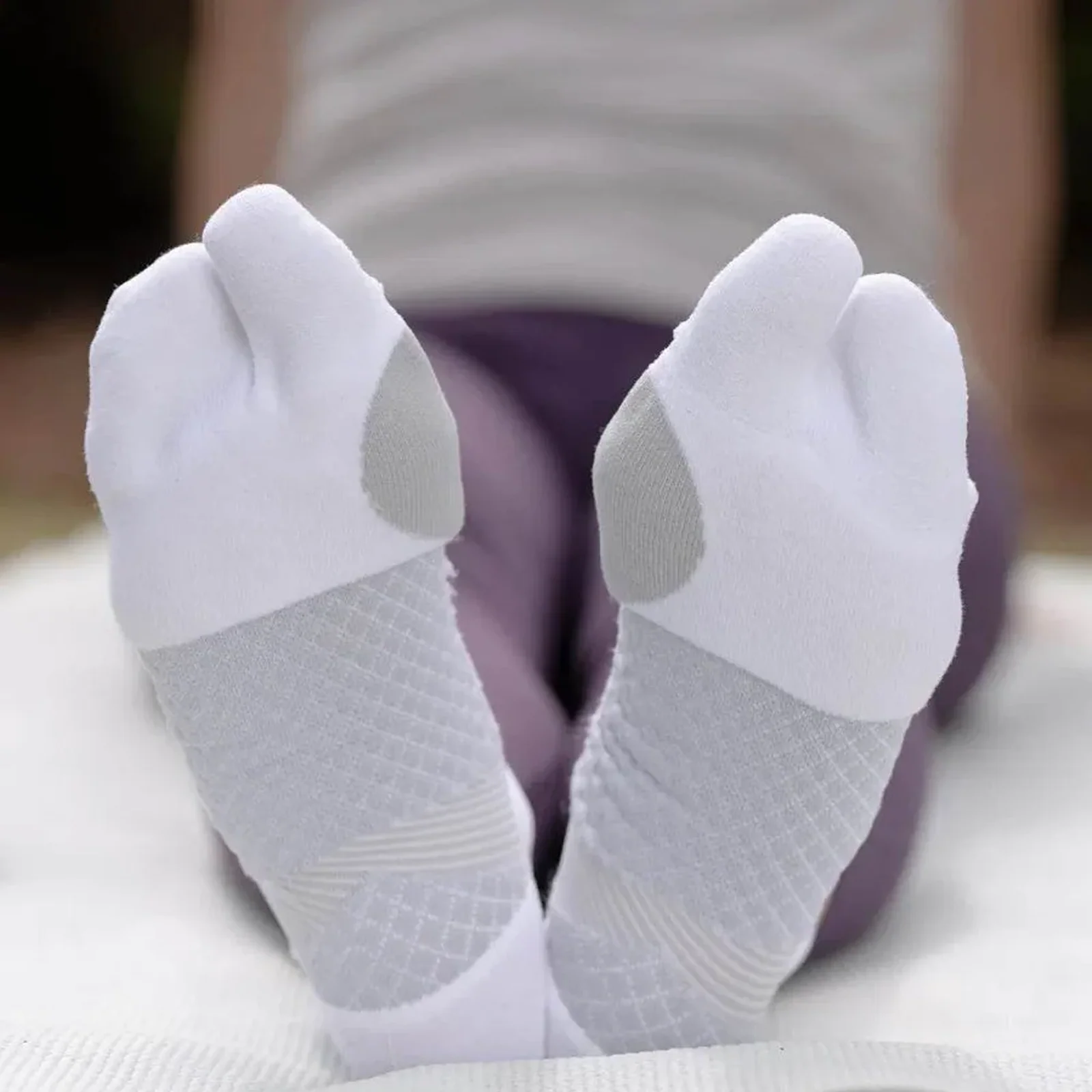 OS1st BR4 Bunion Relief No Show Sock (Unisex) - White - Image 4