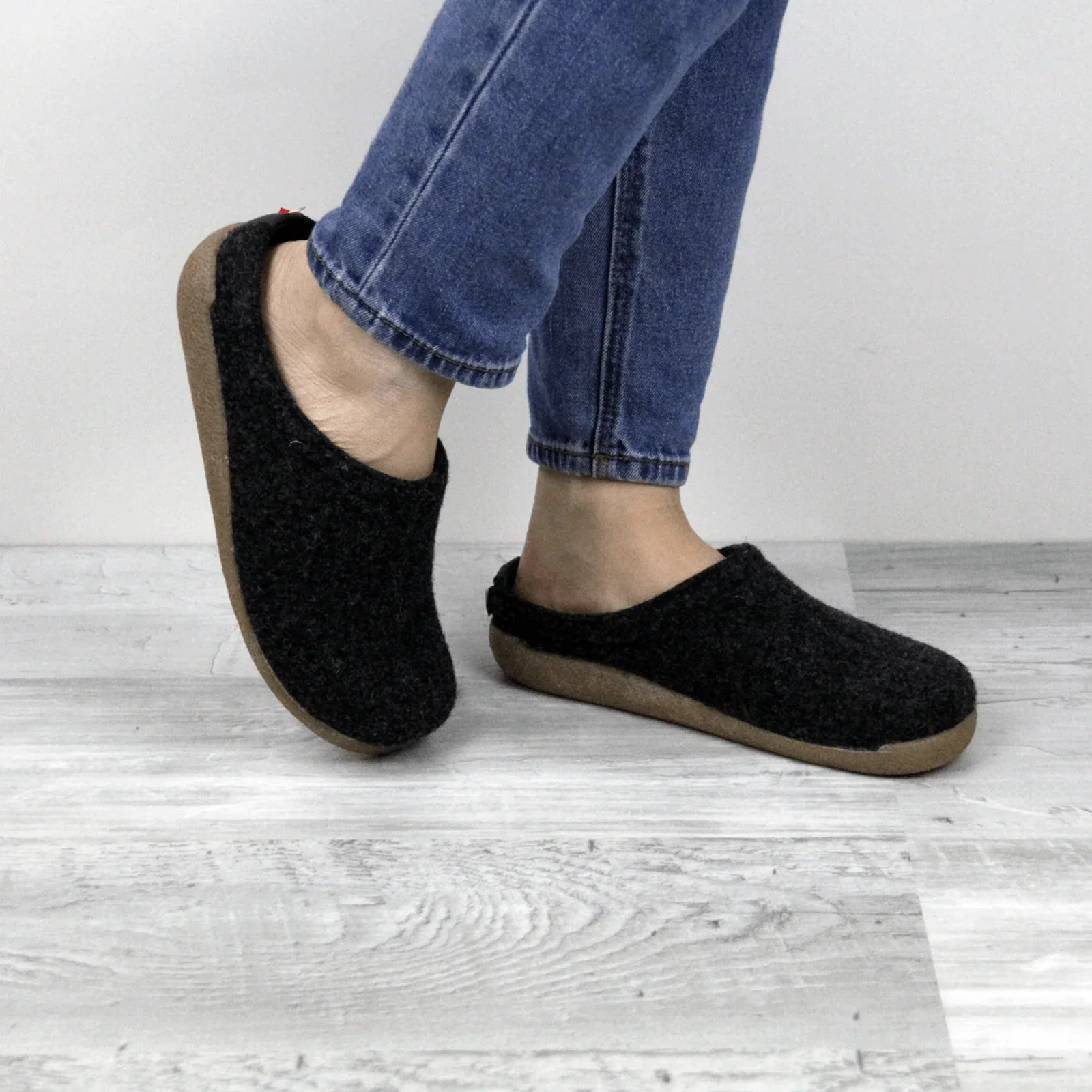 Sanita Lodge Slide Slipper (Unisex) - Charcoal/Charcoal - Image 6